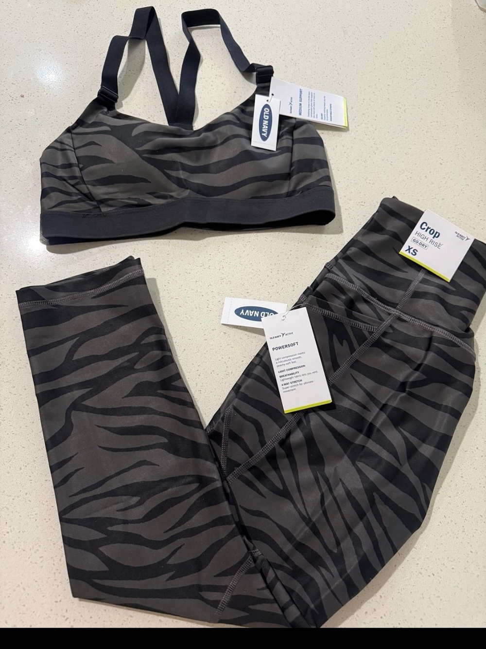 NEW Old Navy Black & Charcoal Zebra Print Set - Sports Bra & Cropped Leggings